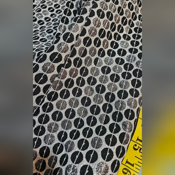 Women's Black and Cream Sequined Patterned Blazer. Size Large. - Picture 5 of 9